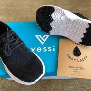 Vessi women’s size 6 Everyday Moonlight black new in box - bonus pack of laces